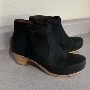 Dansko Markie Clog Bootie Black Nubuck Side Zip Ankle Boots Size 40  9310101400